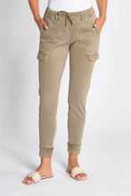 Load image into Gallery viewer, ZHRILL CARGO BROEK DAISEY STRIPED olive
