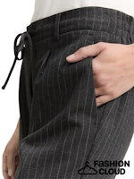 Load image into Gallery viewer, TOM TAILOR JERSEY LOOSE FIT PANTS PINSTRIPE grey white pinstripe
