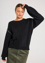 Load image into Gallery viewer, FREEQUENT PULLOVER KINLOCK CARPET STITCH black w. moonbeam
