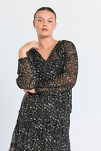 Afbeelding in Gallery-weergave laden, FREEQUENT BLOUSE SANDA PRINTED DOBBY FABRIC black w. kombu green
