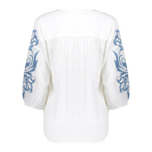 Afbeelding in Gallery-weergave laden, GEISHA BLOUSE EMBROIDERY SLEEVES off white/light blue
