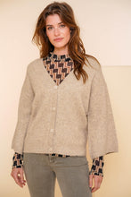 Afbeelding in Gallery-weergave laden, GEISHA CARDIGAN V-NECK 3/4 SLEEVES sand
