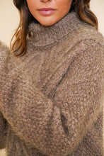 Load image into Gallery viewer, GEISHA PULL CABLES ROLL NECK taupe
