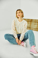 Afbeelding in Gallery-weergave laden, FREEQUENT CARDIGAN VICTORIA KNITTED LACE PATTERN off-white
