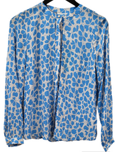 Load image into Gallery viewer, FREEQUENT BLOUSE ADNEY moonbeam w. azure blue

