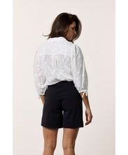 Load image into Gallery viewer, TRAMONTANA BLOUSE 3D FLOWER white
