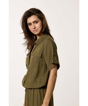 Afbeelding in Gallery-weergave laden, TRAMONTANA BLOUSE POCKETS olive
