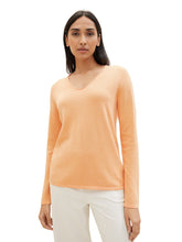 Afbeelding in Gallery-weergave laden, TOM TAILOR SWEATER BASIC V-NECK light coral
