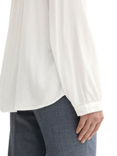 Afbeelding in Gallery-weergave laden, TOM TAILOR FEMININE SOLID BLOUSE whisper white
