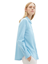 Afbeelding in Gallery-weergave laden, TOM TAILOR FABRIC MIX BLOUSE clear light blue
