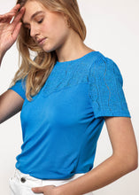 Load image into Gallery viewer, TRAMONTANA TOP JERSEY LACE S/S aqua
