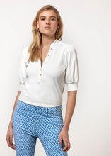 Afbeelding in Gallery-weergave laden, TRAMONTANA TOP TRAVEL BUTTON S/S off white
