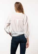 Load image into Gallery viewer, TRAMONTANA TOP LACE UP off white
