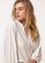 Load image into Gallery viewer, TRAMONTANA TOP LACE UP off white
