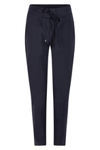 Load image into Gallery viewer, ZOSO TRAVEL PANTS AMBER navy
