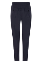 Load image into Gallery viewer, ZOSO TRAVEL PANTS AMBER navy
