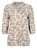 Afbeelding in Gallery-weergave laden, ZOSO ERICA PRINT TRAVEL BLOUSE sand/white
