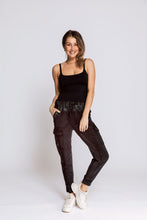 Afbeelding in Gallery-weergave laden, ZHRILL CARGO BROEK DAISEY black
