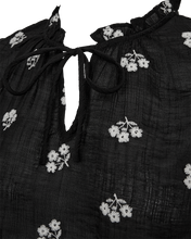 Afbeelding in Gallery-weergave laden, FREEQUENT BLOUSE WENDY WITH EMBROIDERY black w. moonbeam
