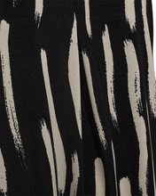 Load image into Gallery viewer, FREEQUENT DRESS FLOI PRINTED black w. moonbeam
