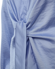 Afbeelding in Gallery-weergave laden, FREEQUENT BLOUSE DOVE SATEEN KNOT DETAIL serenity
