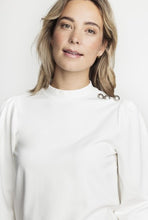 Afbeelding in Gallery-weergave laden, TRAMONTANA SWEATER PUNTA BUTTON DETAIL off white
