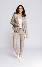 Load image into Gallery viewer, ZHRILL BLAZER BETSY olive
